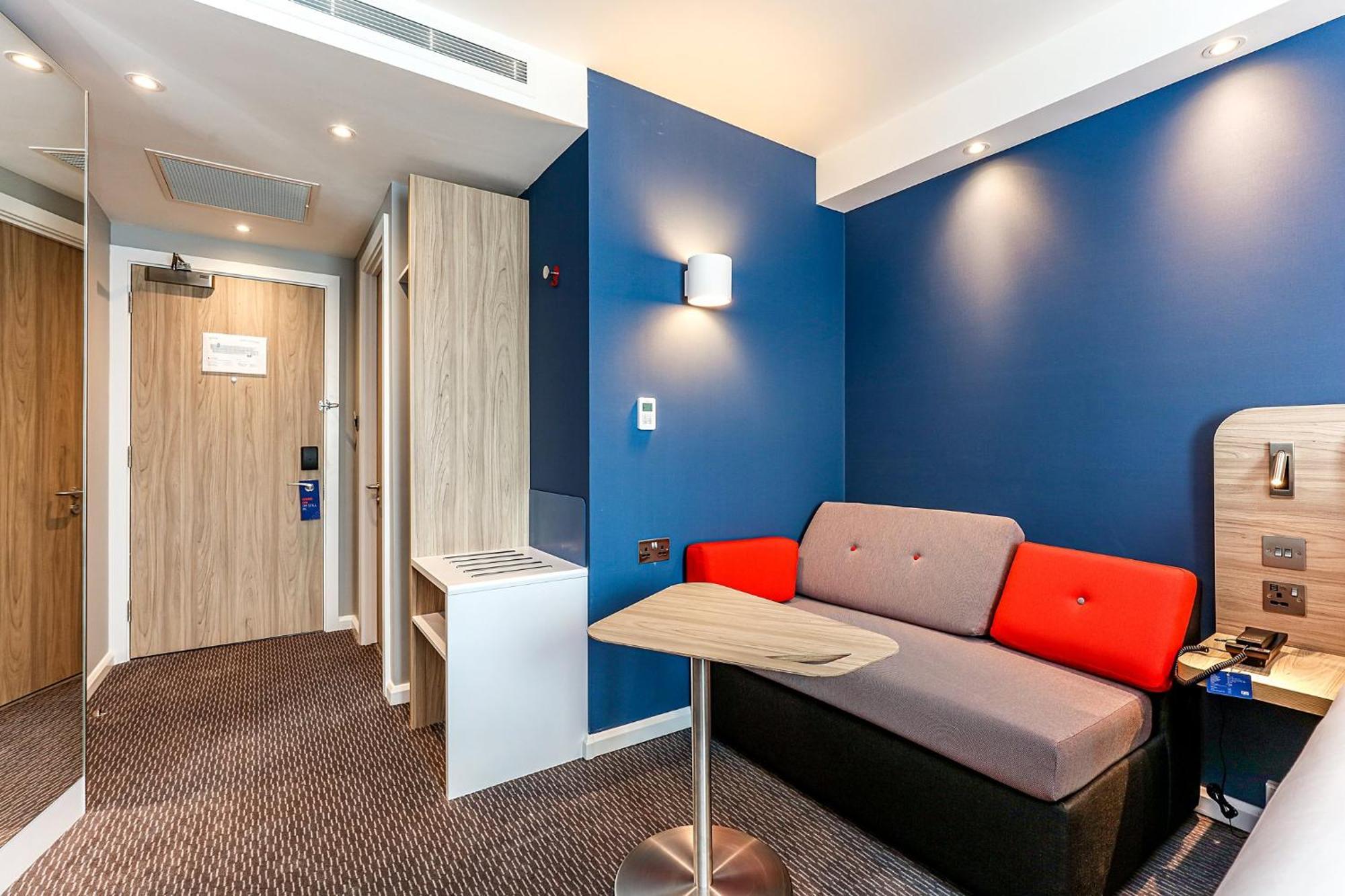Holiday Inn Express - Fleet By Ihg מראה חיצוני תמונה